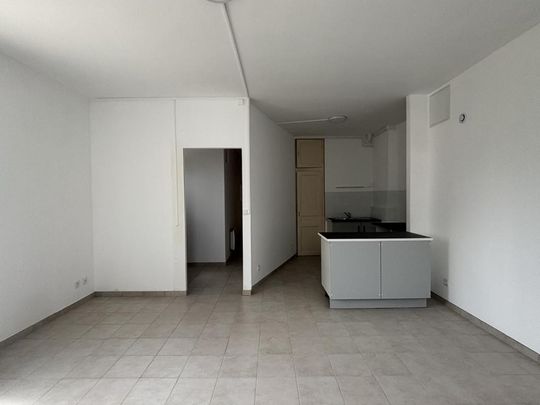 Location Appartement 3 pièces 80m² CHATELLERAULT 86100 - Photo 1