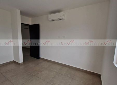 Evania - Photo 2