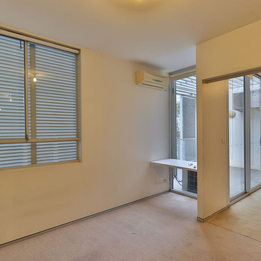 One bedroom apartment ON LEVEL 5 - Photo 1