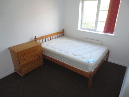 4 bedroom House To Let - Photo 4