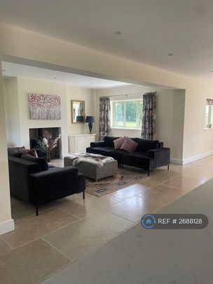 6 bedroom semi-detached house to rent - Photo 1