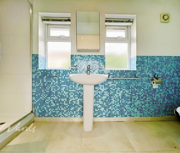 3 bedroom end of terrace house to rent - Photo 2