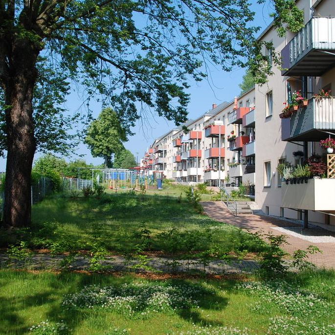 Hell und freundliche 2-Raum-Wohnung mit Balkon - Foto 1