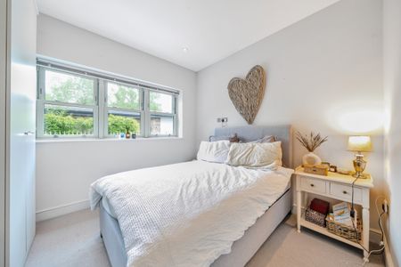 Culverden Road, London, SW12 - Photo 2