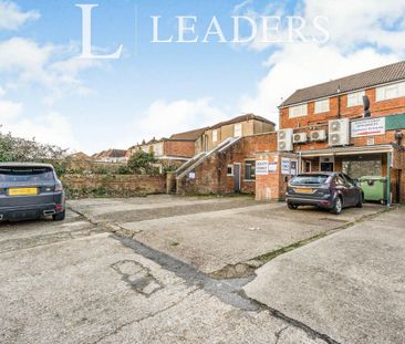 3 bedroom apartment to rent West Street, Fareham, PO16 - Photo 2