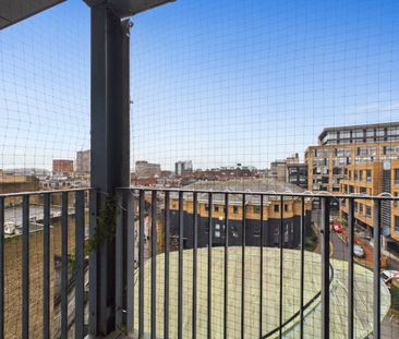 2 bedroom Flat in Providence Place, Berkshire - Photo 5