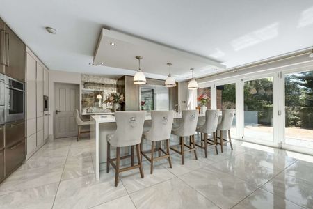 An exceptional five bedroom family home in a sought-after Cobham location - Photo 5