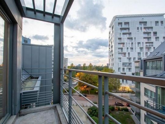 EVERE : APPARTEMENT MEUBLE 2 CHAMBRES + TERRASSE + PARKING - Evere - Photo 1