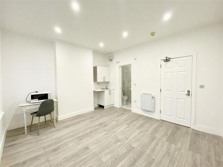 House share to rent - Photo 2