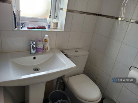 1 bedroom semi-detached house to rent - Photo 5