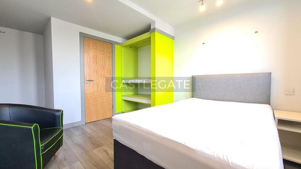 1 bedroom in a flat share to rent - Photo 1