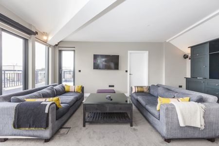 2 bedroom penthouse to rent - Photo 4