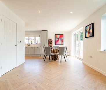 4 bedroom detached house to rent - Photo 3