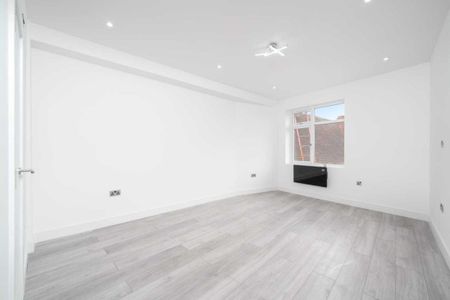 High Street - Photo 4