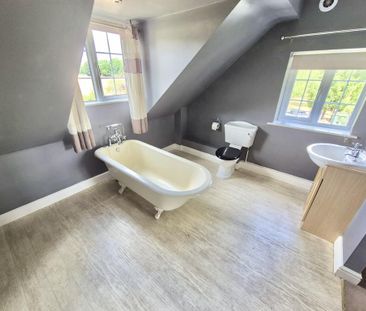 4 bedroom semi-detached house to rent - Photo 3