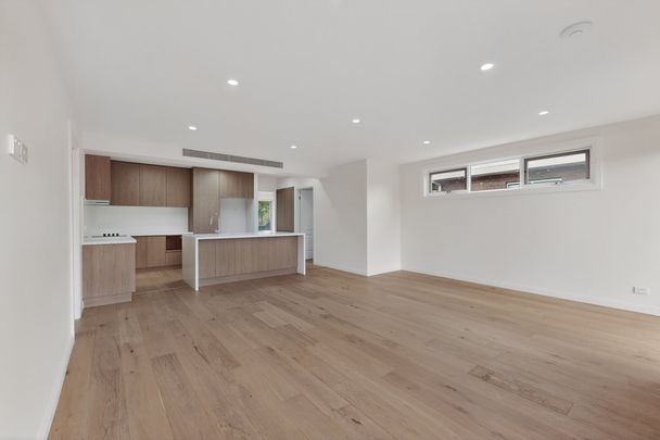 Newly renovated family comfort in the heart of Keilor - Photo 1