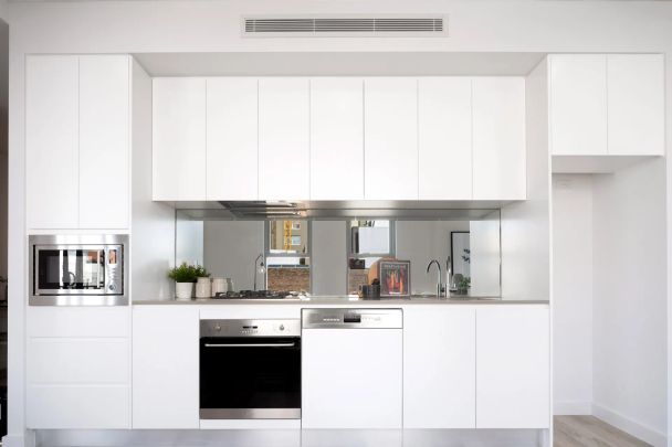 Luxury apartment in boutique block on city fringe - Photo 1