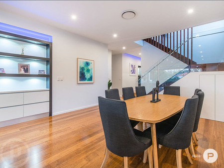 27 Glanosmond Avenue, Camp Hill QLD 4152 - House For Rent | Domain - Photo 4