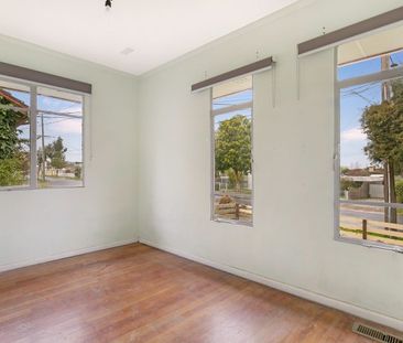 Stylish, Low-Maintenance Living in a Prime Location - SIX MONTH LEASE - Photo 6