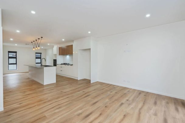 Stunning 4 bedroom town house residence in the heart of Woden - Photo 1