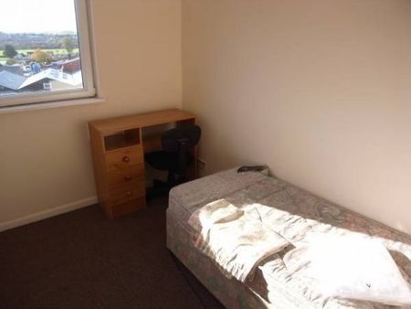 4 bedroom house in Llanbadarn - Photo 5