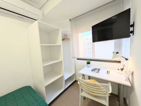 Carrer de Joaquín Costa, Burjassot, Valencian Community 46100 - Photo 2