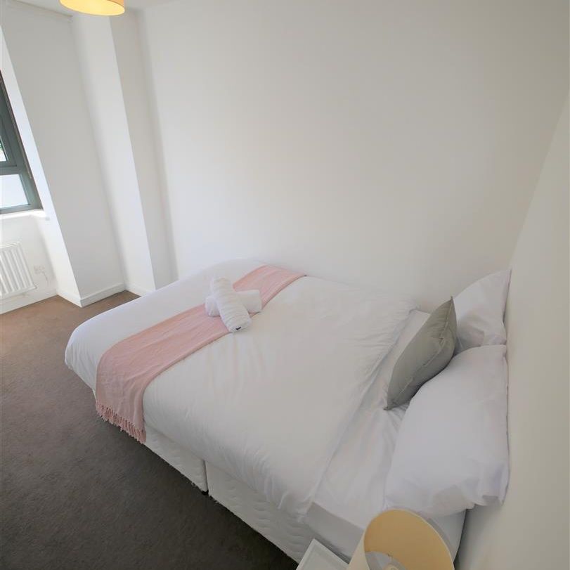 Flat 14 Hill House, Bournemouth BH1 - Photo 1