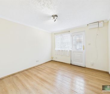 St. Sampson Road, Crawley - Photo 3