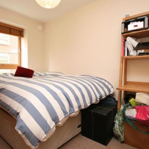 A really good size two bed, two bathroom in the ever popular Horizon development in the center of the city. - Photo 2