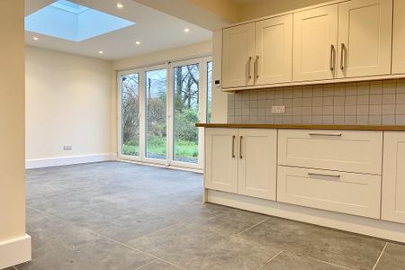 4 bedroom detached house to rent - Photo 4