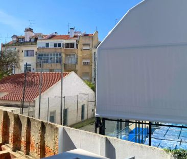 Room in a shared 6-bedroom apartment for rent in Lisbon - Photo 5
