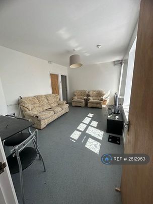 5 bedroom flat to rent - Photo 1
