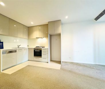 City Life Style Living - Photo 5