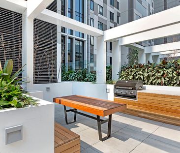 One30 Hyde Park - Furnished - Available Now - Photo 2