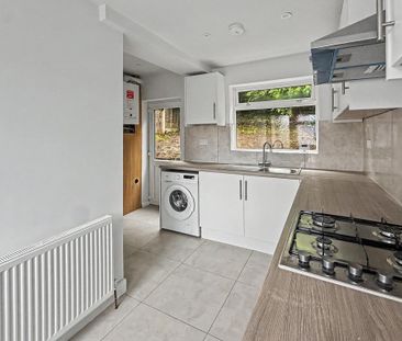 3 bedroom semi-detached house to rent - Photo 6