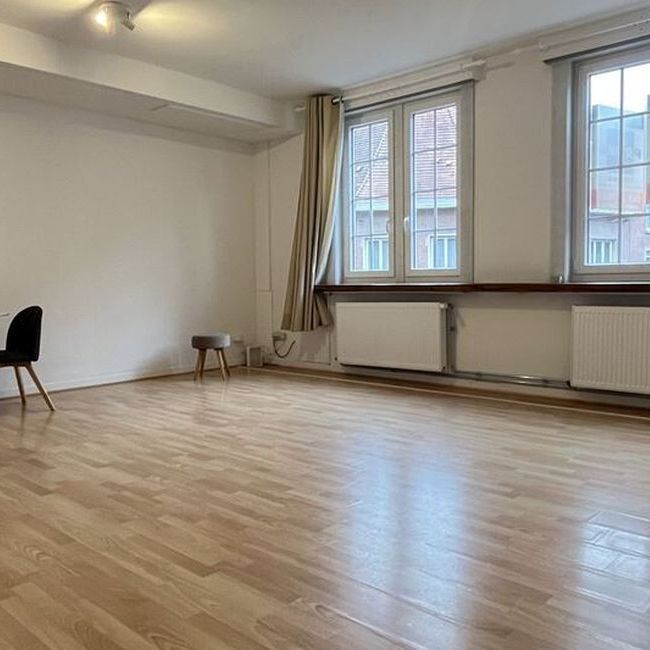 Appartement te huur in Tournai voor € 675 met 1 slaapkamer - Photo 1