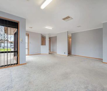 “Charming Family Home in the Heart of Craigieburn” - Photo 4