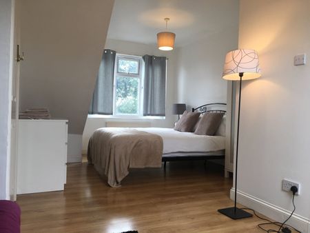 Room in a Shared House, Nelson Gardens, TW3 - Photo 4
