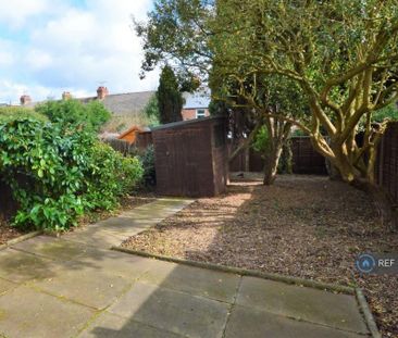 4 bedroom end of terrace house to rent - Photo 3