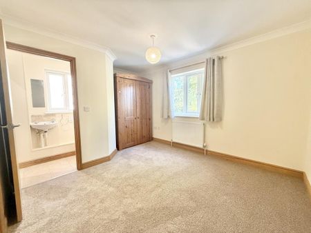 3 bedroom semi-detached house to rent - Photo 3