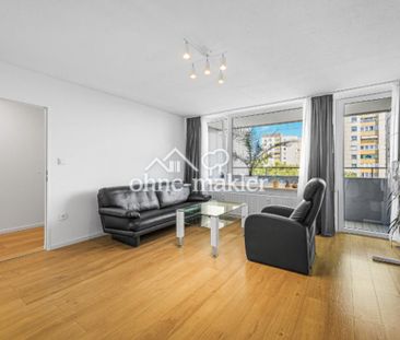 Sanierter Wohntraum: Panorama über See, Stadt und Alpen im 8.OG - Foto 1