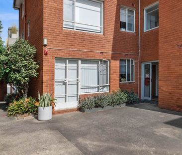 Tastefully Updated, Executive Style, Spacious And Sun-Kissed Ground... - Photo 5