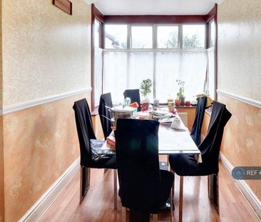 1 bedroom in a house share to rent - Photo 3