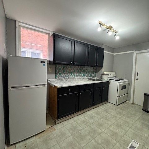 668 Queens Ave. - Photo 1