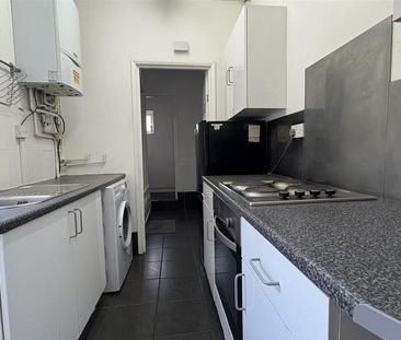 4 bedroom terraced house to rent - Photo 5