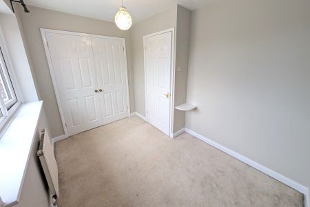 Fennscombe Court, Woking, Surrey, GU24 - Photo 2