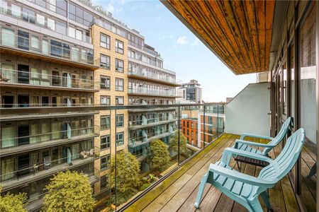 A one bedroom luxury apartment with balcony located in the prestigious Dickens Yard development by St George. - Photo 5