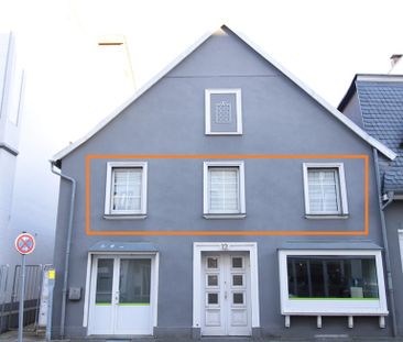 Großzügige Altbauwohnung im Stadtzentrum von Neheim - Photo 1