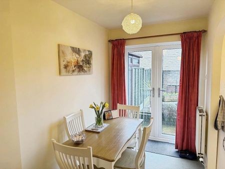 2 bedroom semi-detached house to rent - Photo 4