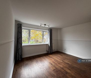 4 bedroom semi-detached house to rent - Photo 1